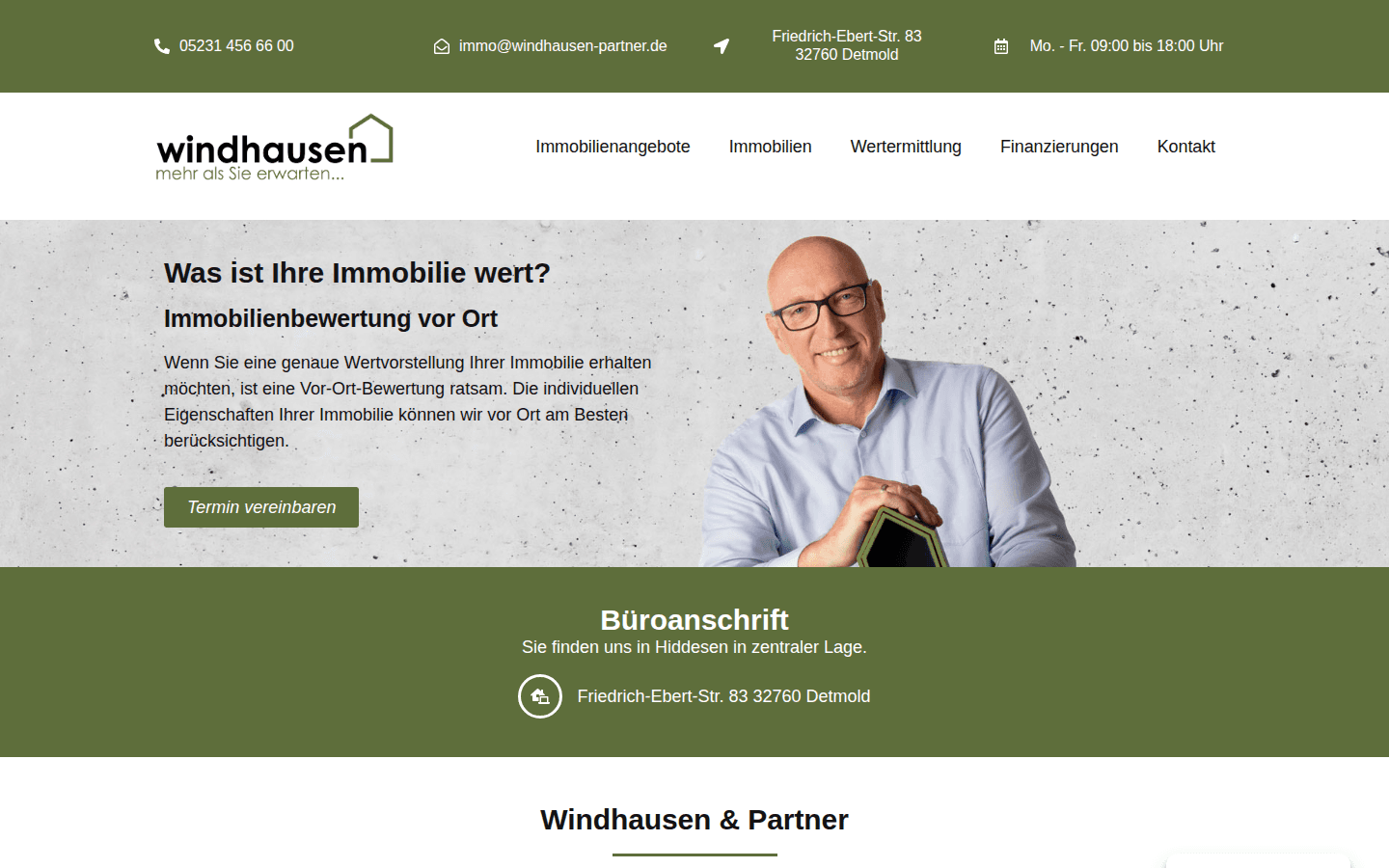 Startseite von Windhausen & Partner, Immobilienmakler in Detmold: „Was ist Ihre Immobilie wert?“ mit Porträt des Maklers